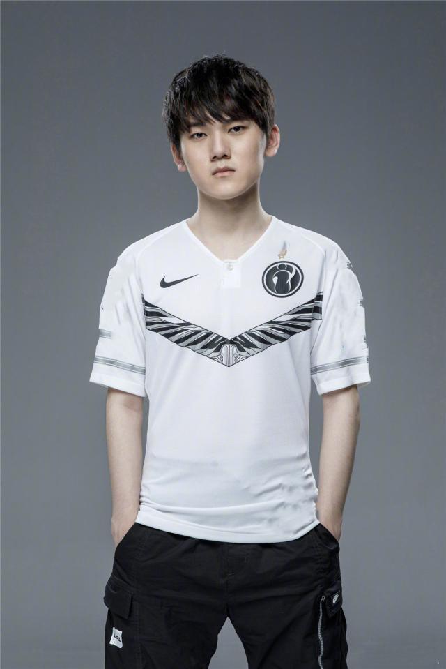 LPL夏季赛首周官方日均观众略高于春季赛，但不及老头杯